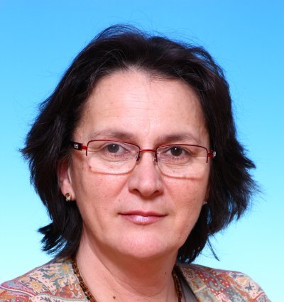 Interjú Molnárné Ötvös Tündével, a Debreceni Református Kollégium Gimnáziumának tanárával, a Református Tananyagfejlesztő Csoport vizuális neveléshez kapcsolódó helyzetelemző munkacsoport vezetőjével.